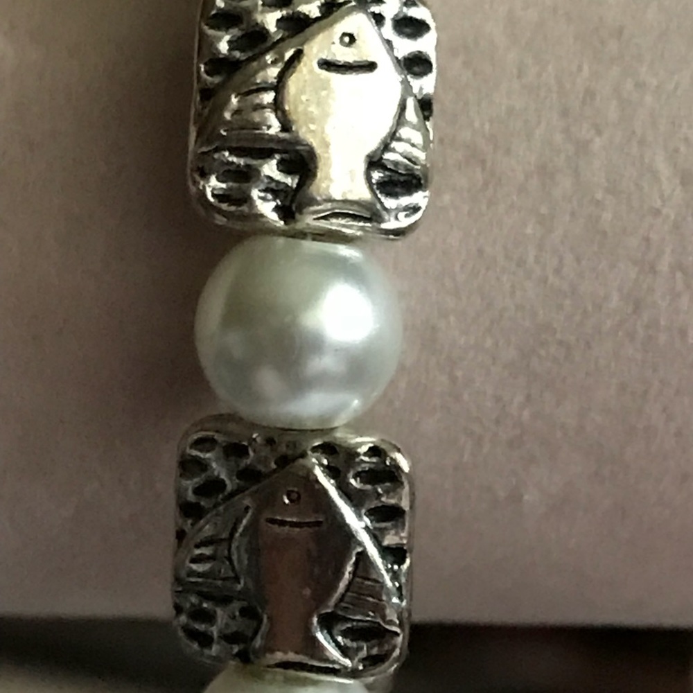 Ladies New 8” Faux Pearl & Fish Bead Bracelet